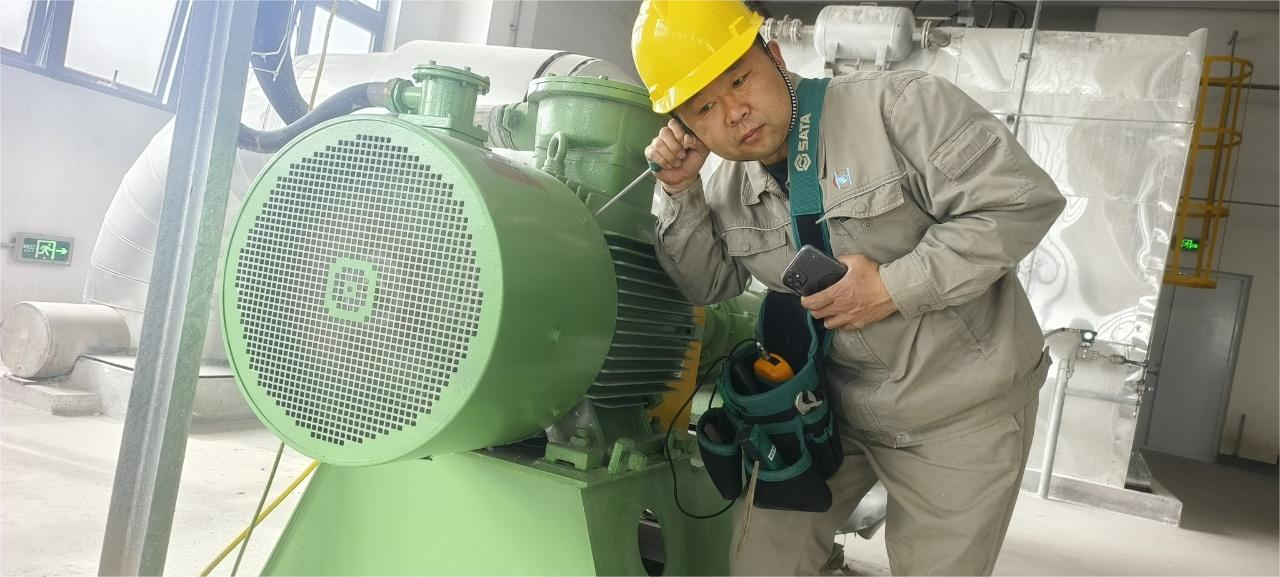 896baa8883ade23be5bd87c8e160279c 杨育礼在工作(1)(1).png