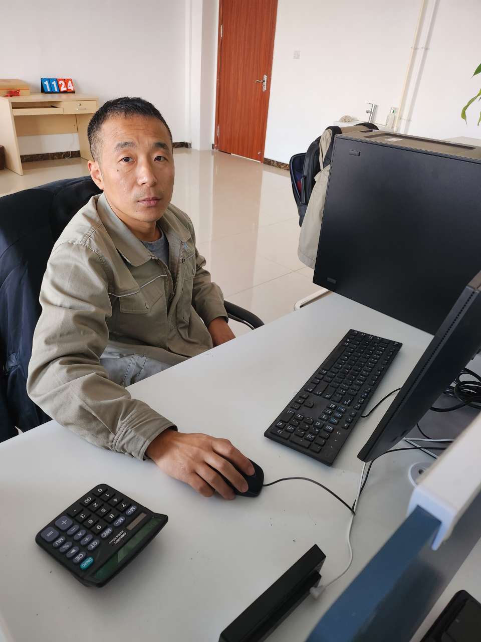 8b72fc07872c3a265614fc9b2330ac90 高举润.jpg